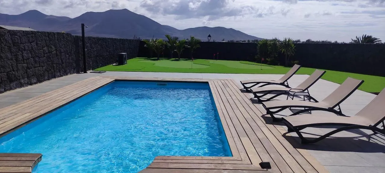 Villa Geneva - Relax y diversión Playa Blanca  España